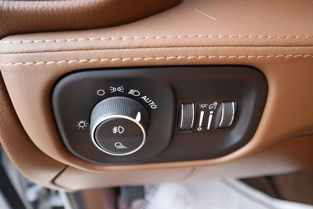 Used 2024 RAM 3500 Limited image 17