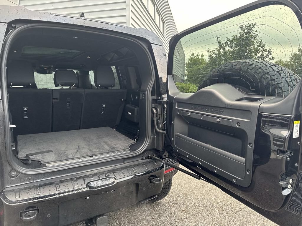 Certified 2026 Land Rover Defender 110 OCTA AWD/4WD image 6