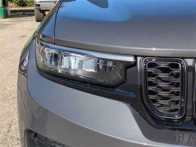 New 2025 Jeep Grand Cherokee Altitude image 10