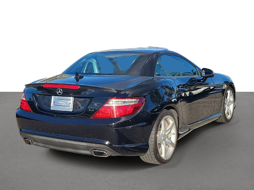 Used 2016 Mercedes-Benz SLK 300 image 3