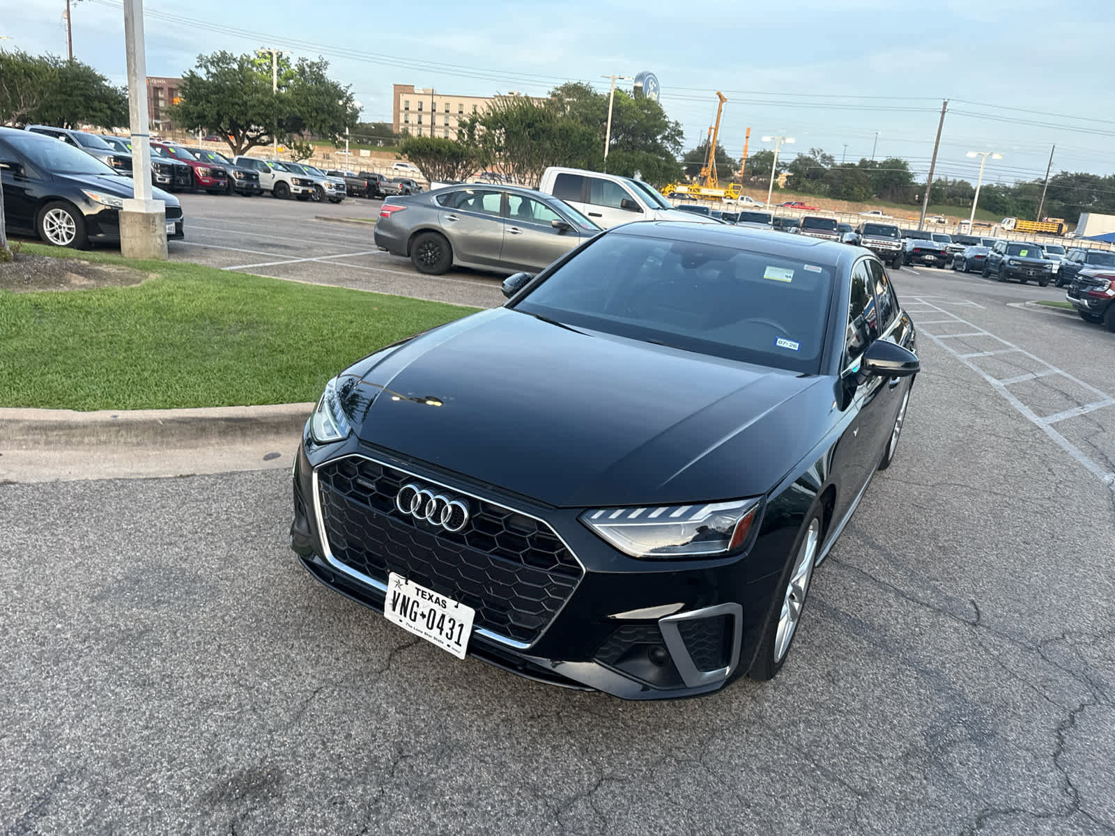 Used 2022 Audi A4 2.0T Premium Plus w/ Premium Plus Package AWD/4WD image 2