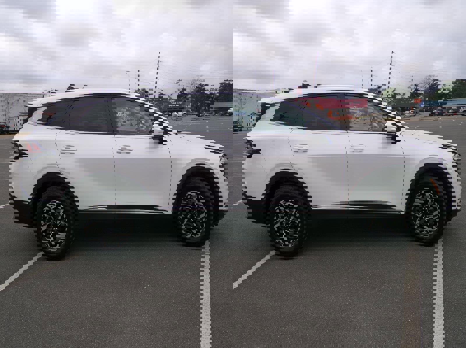 Used 2023 Kia Sportage LX image 4