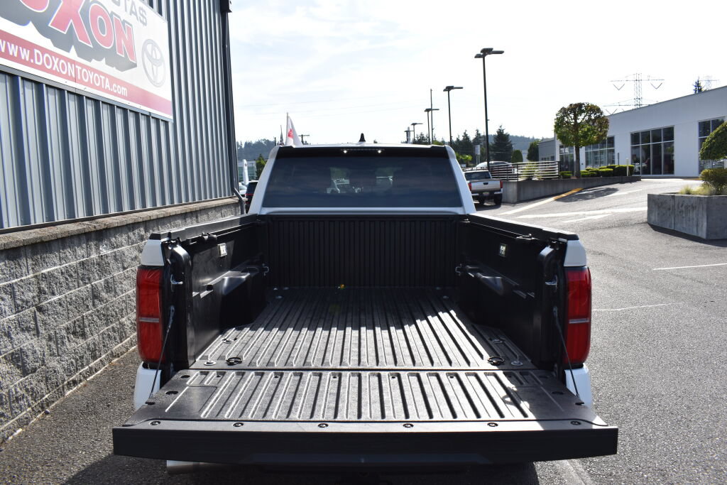 Certified 2025 Toyota Tacoma SR5 AWD/4WD image 21