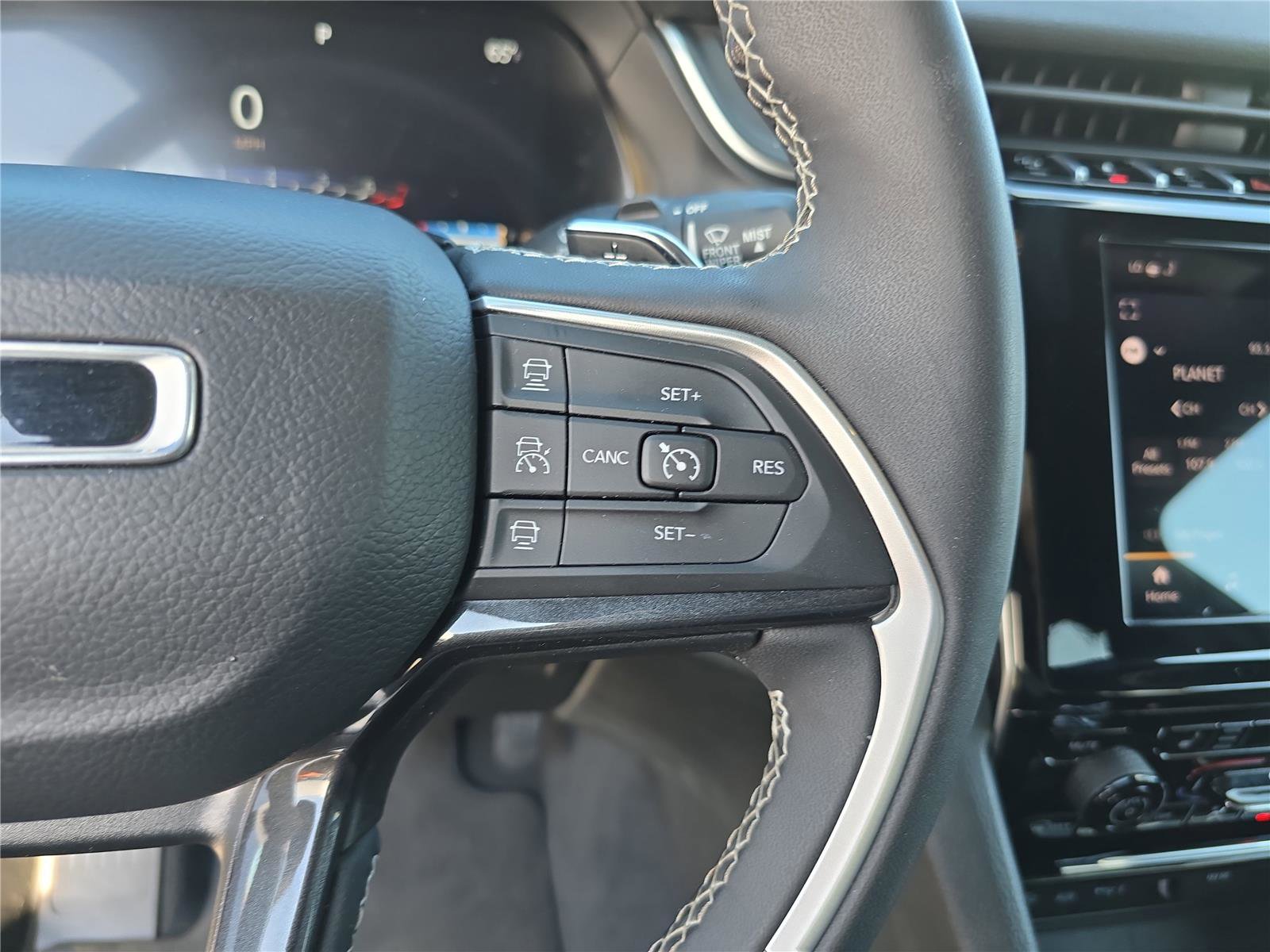 Used 2023 Jeep Grand Cherokee Altitude image 32