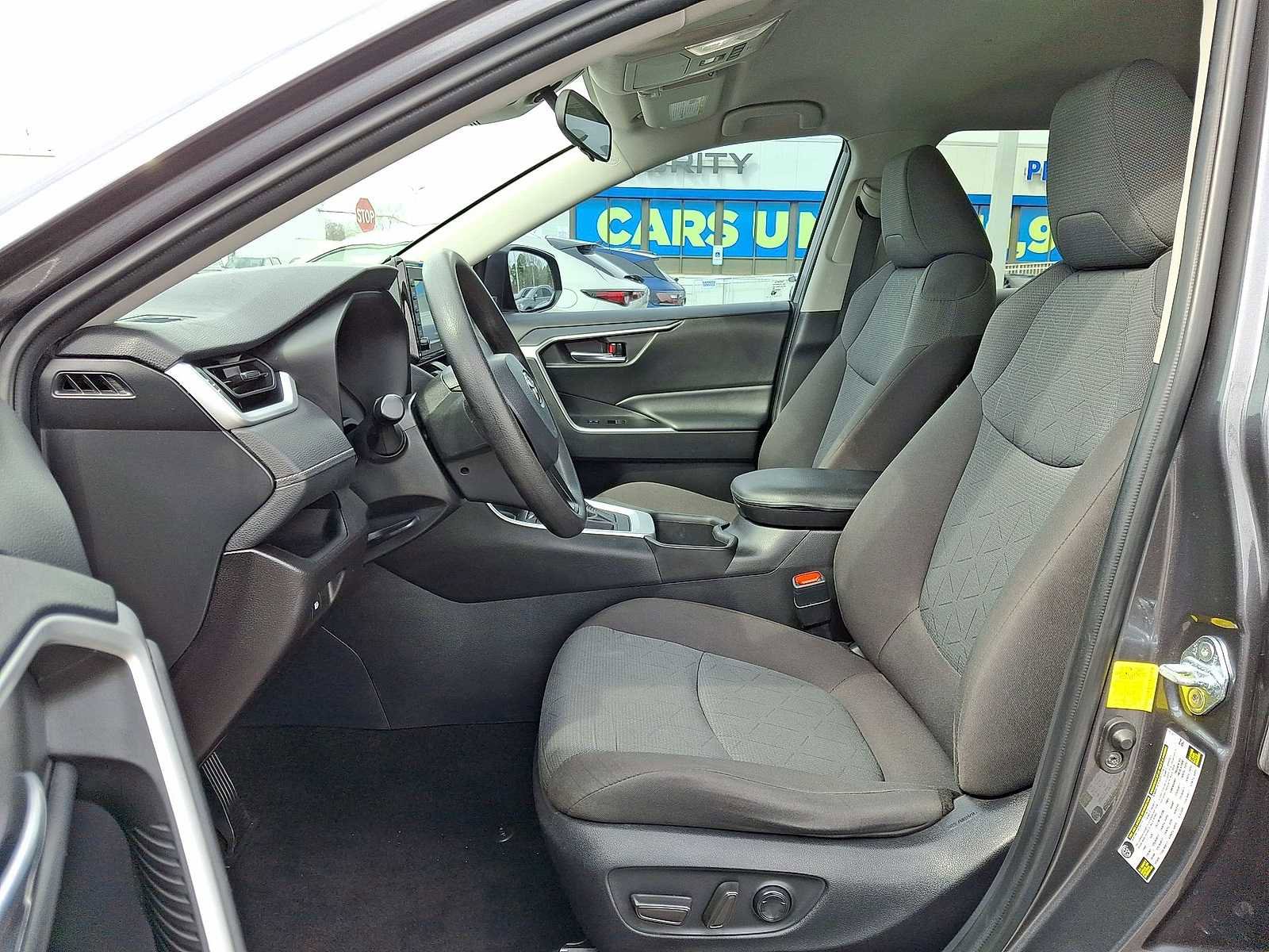 Used 2022 Toyota RAV4 XLE image 24