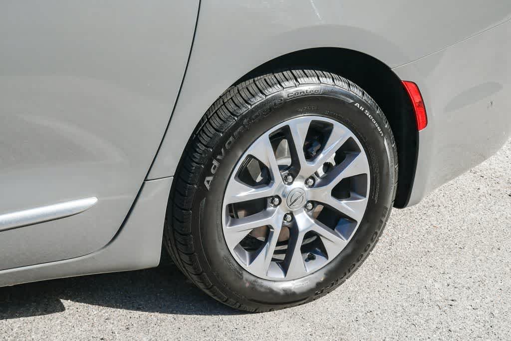 Used 2022 Chrysler Pacifica Pinnacle FWD image 11