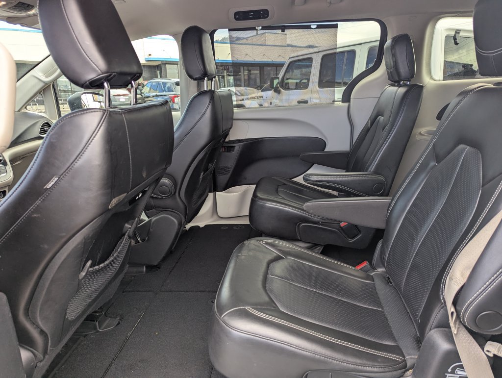 Used 2023 Chrysler Pacifica Touring-L FWD image 29