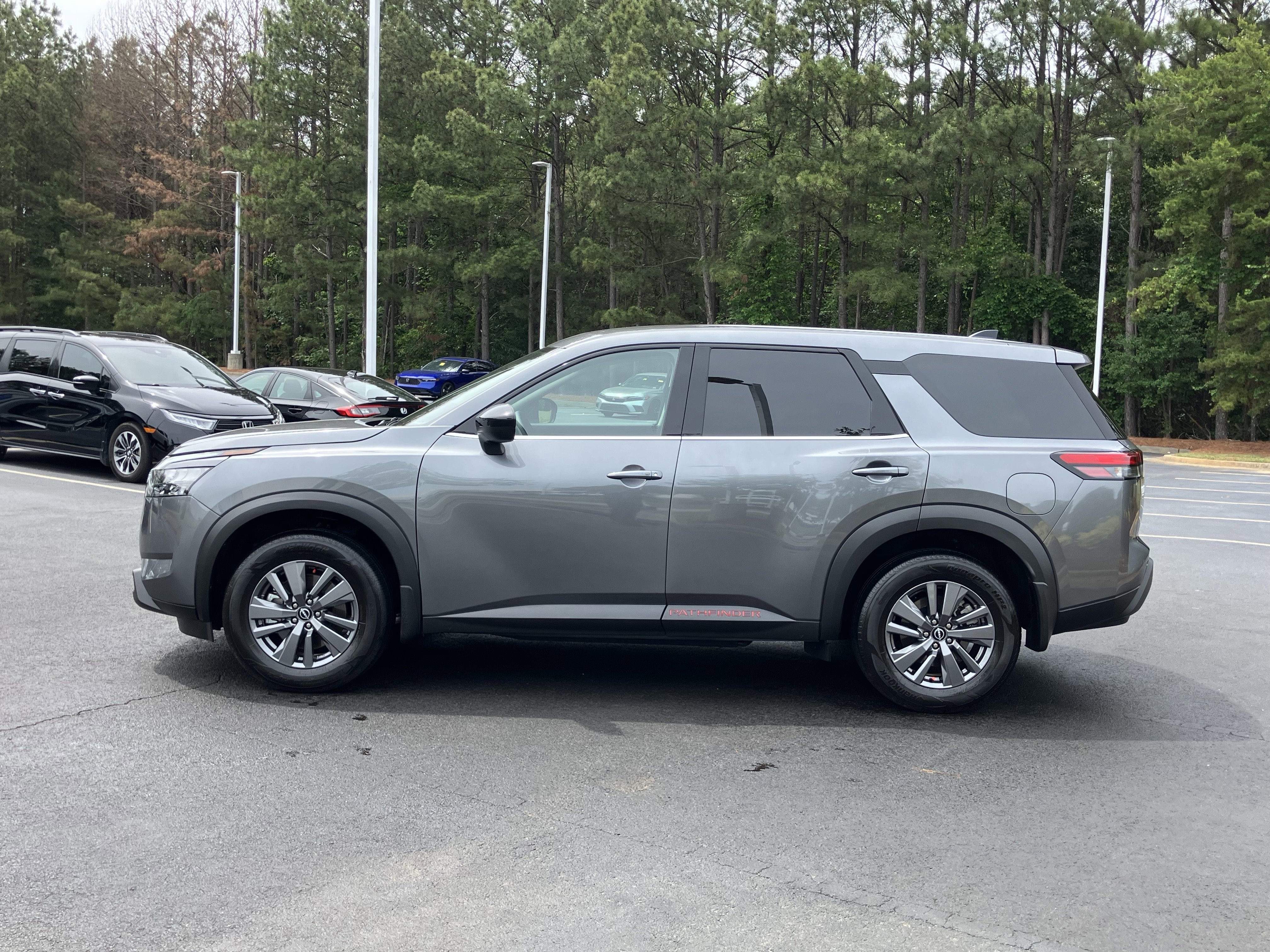 Used 2025 Nissan Pathfinder S FWD image 7