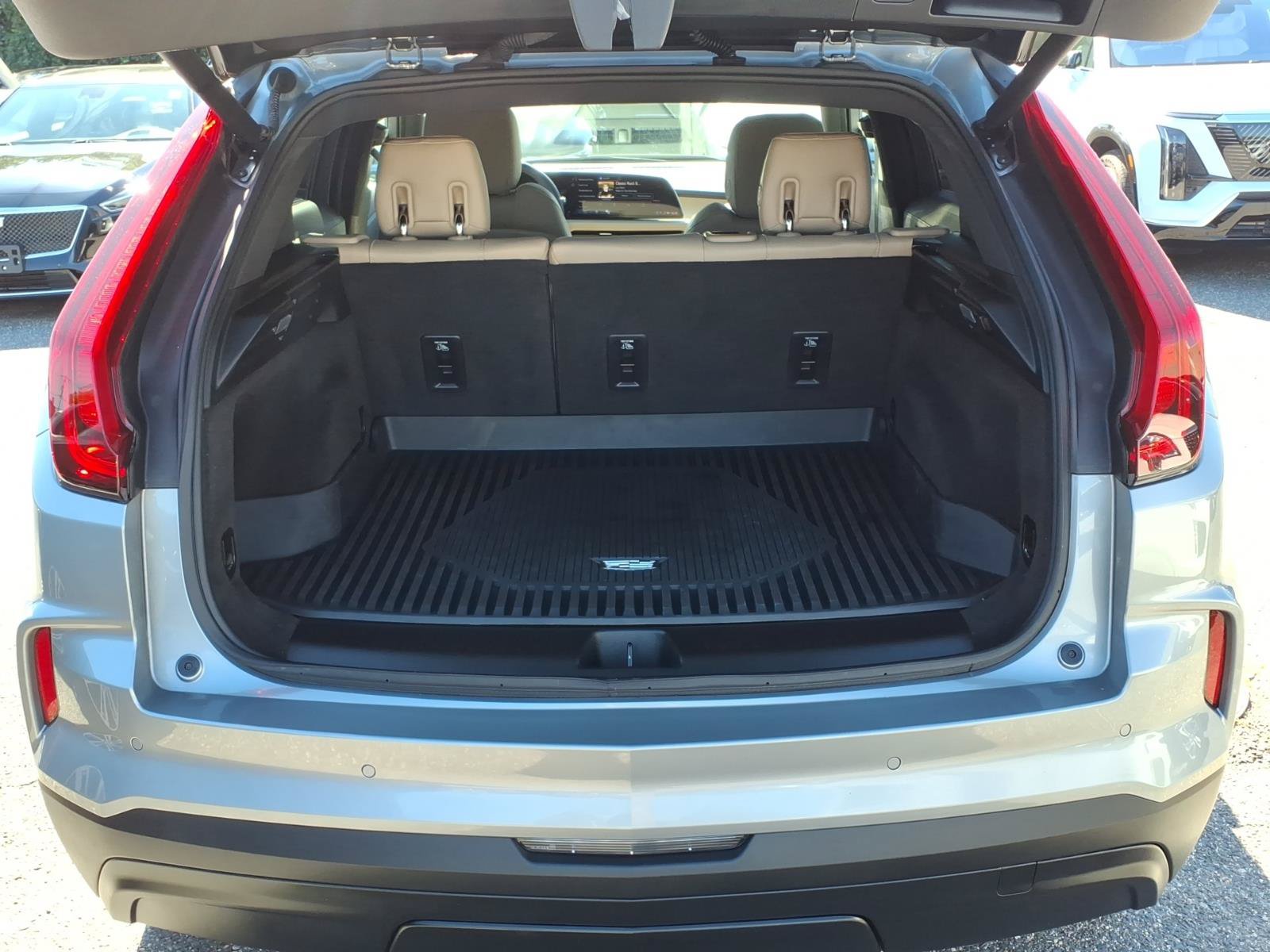 Certified 2024 Cadillac XT4 Luxury w/ Cold Weather Package AWD/4WD image 14