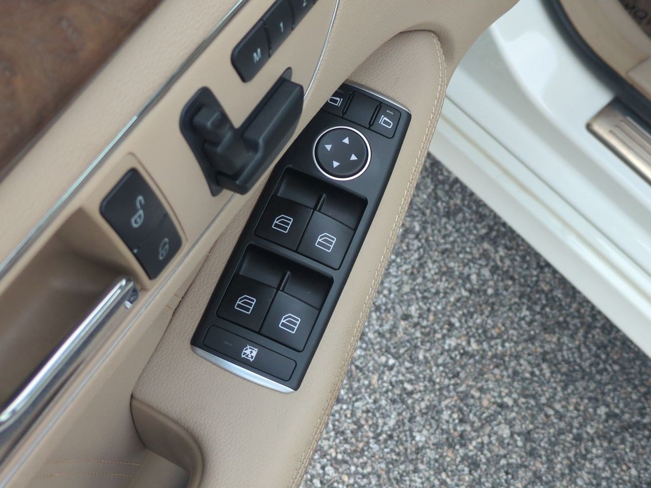 Used 2010 Mercedes-Benz E 350 Sedan image 15