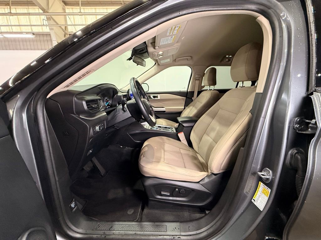 Used 2022 Ford Explorer XLT AWD/4WD image 17