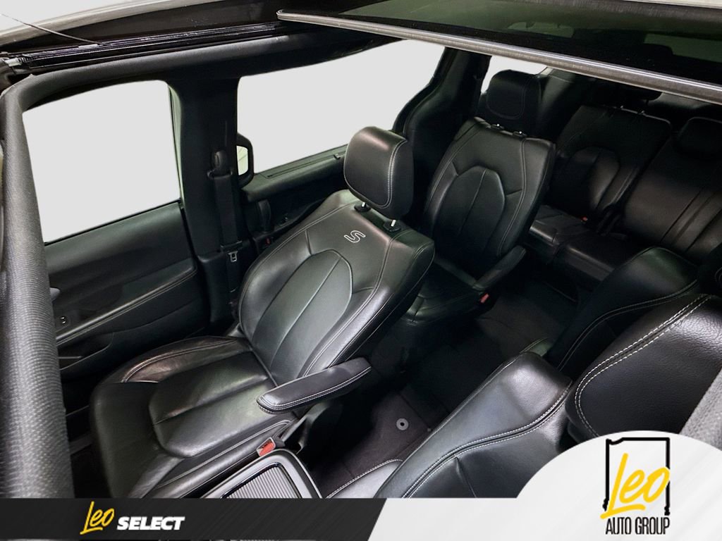 Used 2022 Chrysler Pacifica Touring-L w/ S Appearance Package image 21