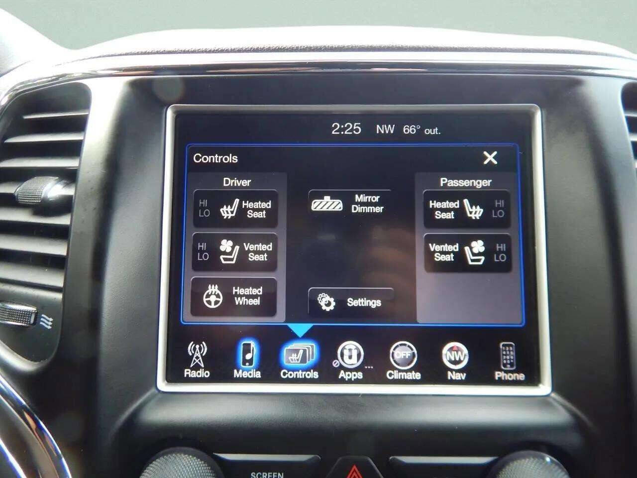 Used 2016 Jeep Grand Cherokee Overland w/ Advanced Technology Group image 35