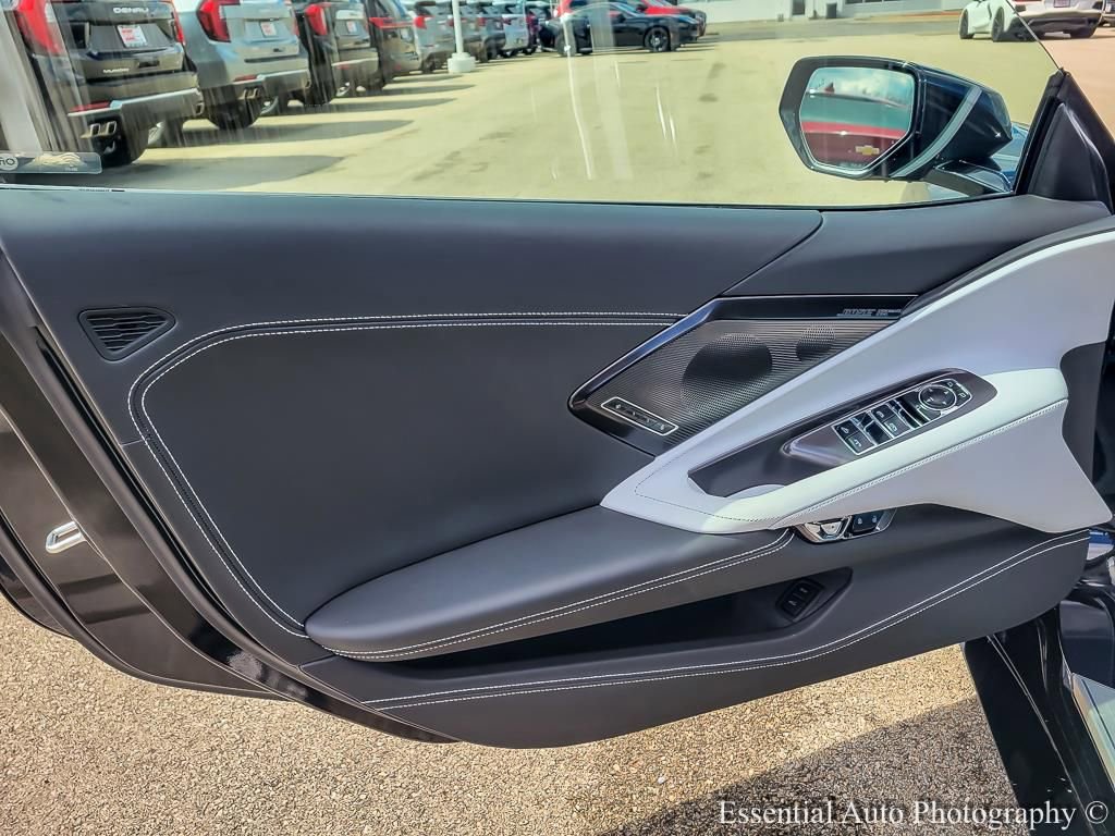 Used 2025 Chevrolet Corvette Stingray Premium Conv w/ Z51 Performance Package image 15