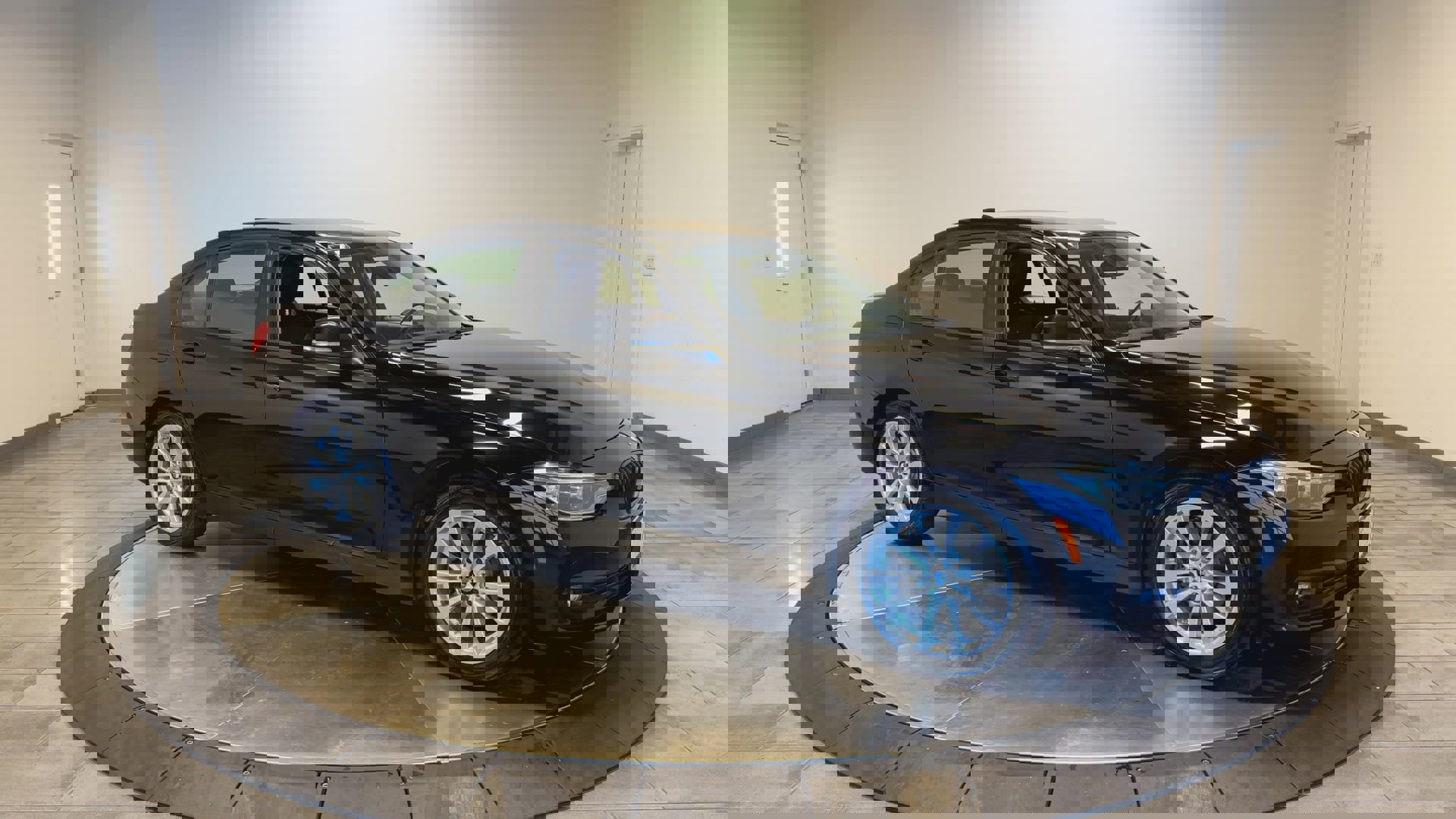 Used 2018 BMW 320i xDrive Sedan image 2