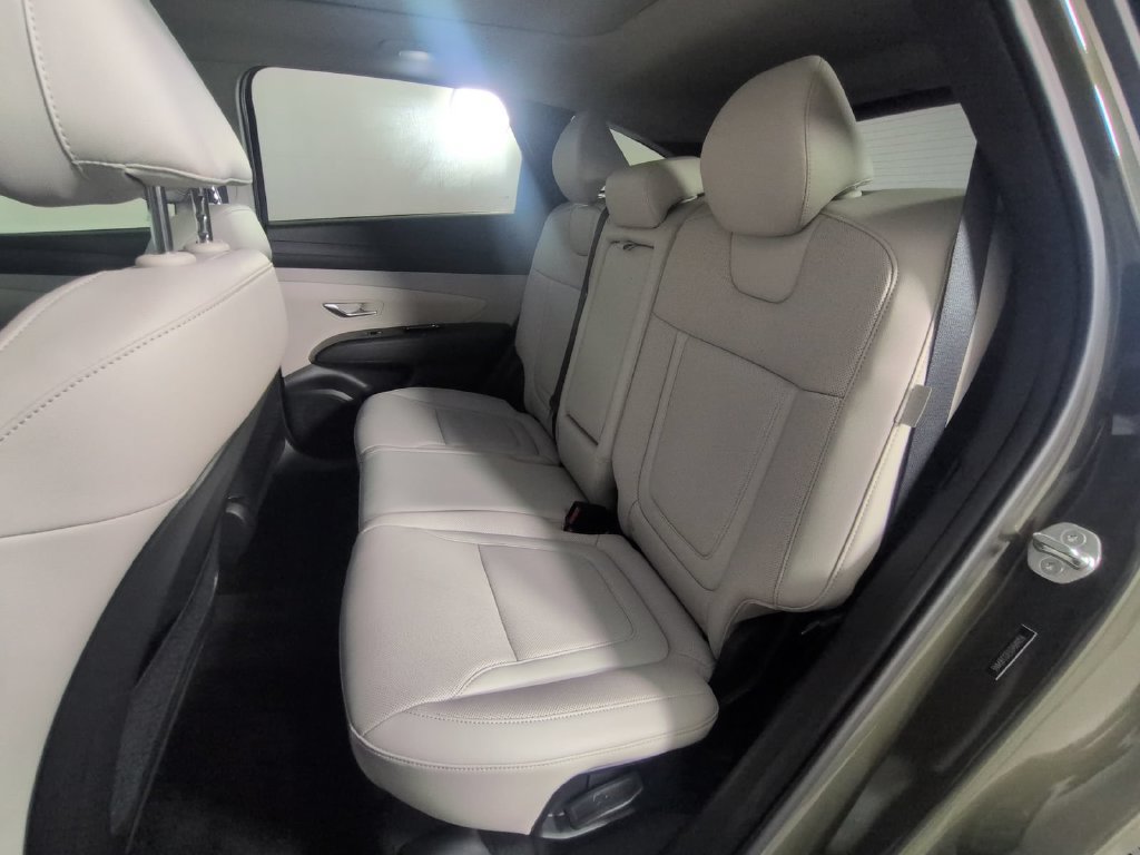 Used 2025 Hyundai Tucson Limited AWD/4WD image 19