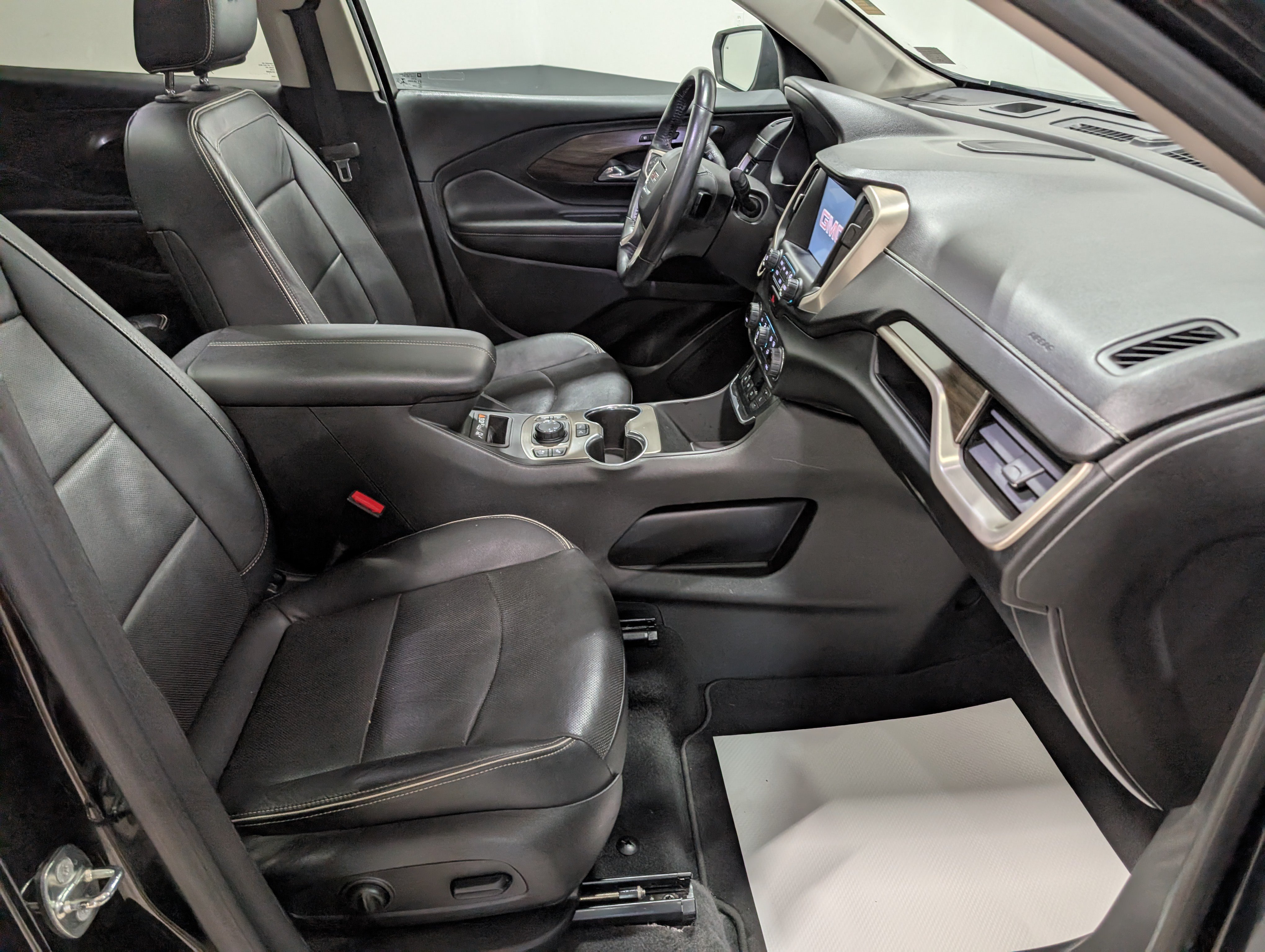 Used 2018 GMC Terrain Denali w/ Advanced Safety Package AWD/4WD image 17