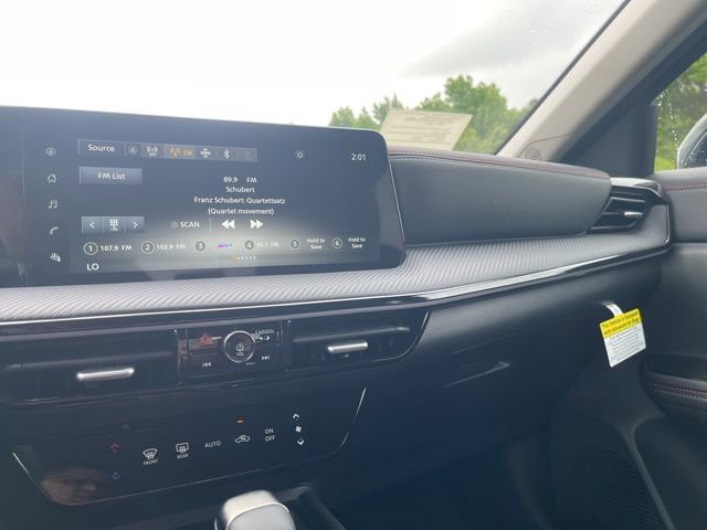 New 2025 Nissan Kicks SR image 18