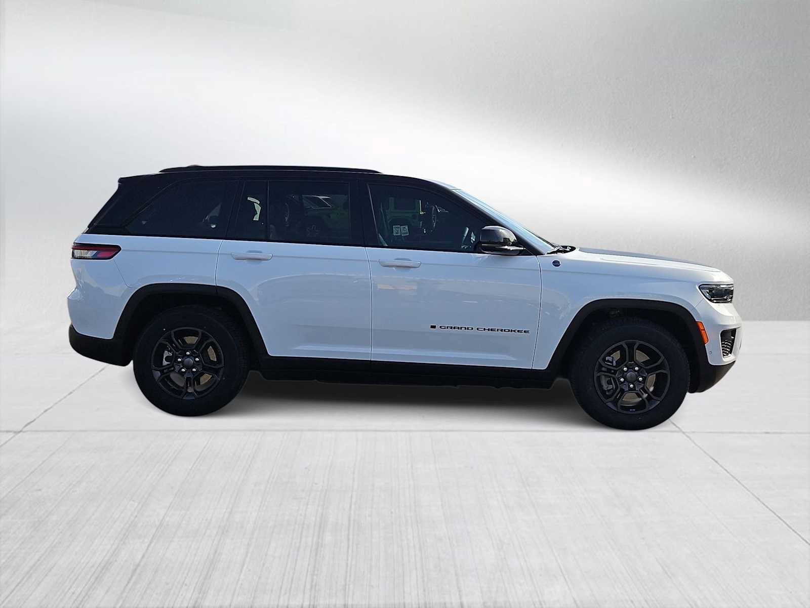 Used 2024 Jeep Grand Cherokee Trailhawk w/ Advanced Protech Group II image 9