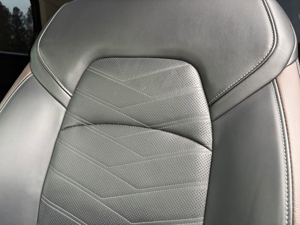 Used 2025 Nissan Pathfinder Platinum FWD image 18