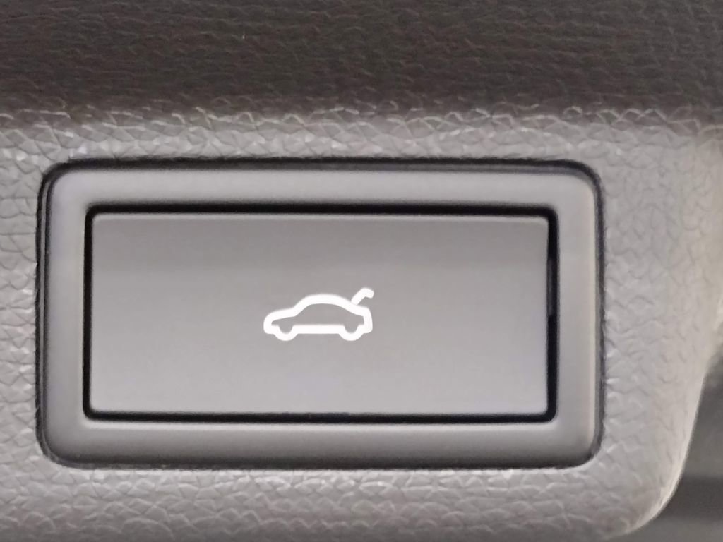 New 2025 Volkswagen ID. Buzz 1st Edition image 16