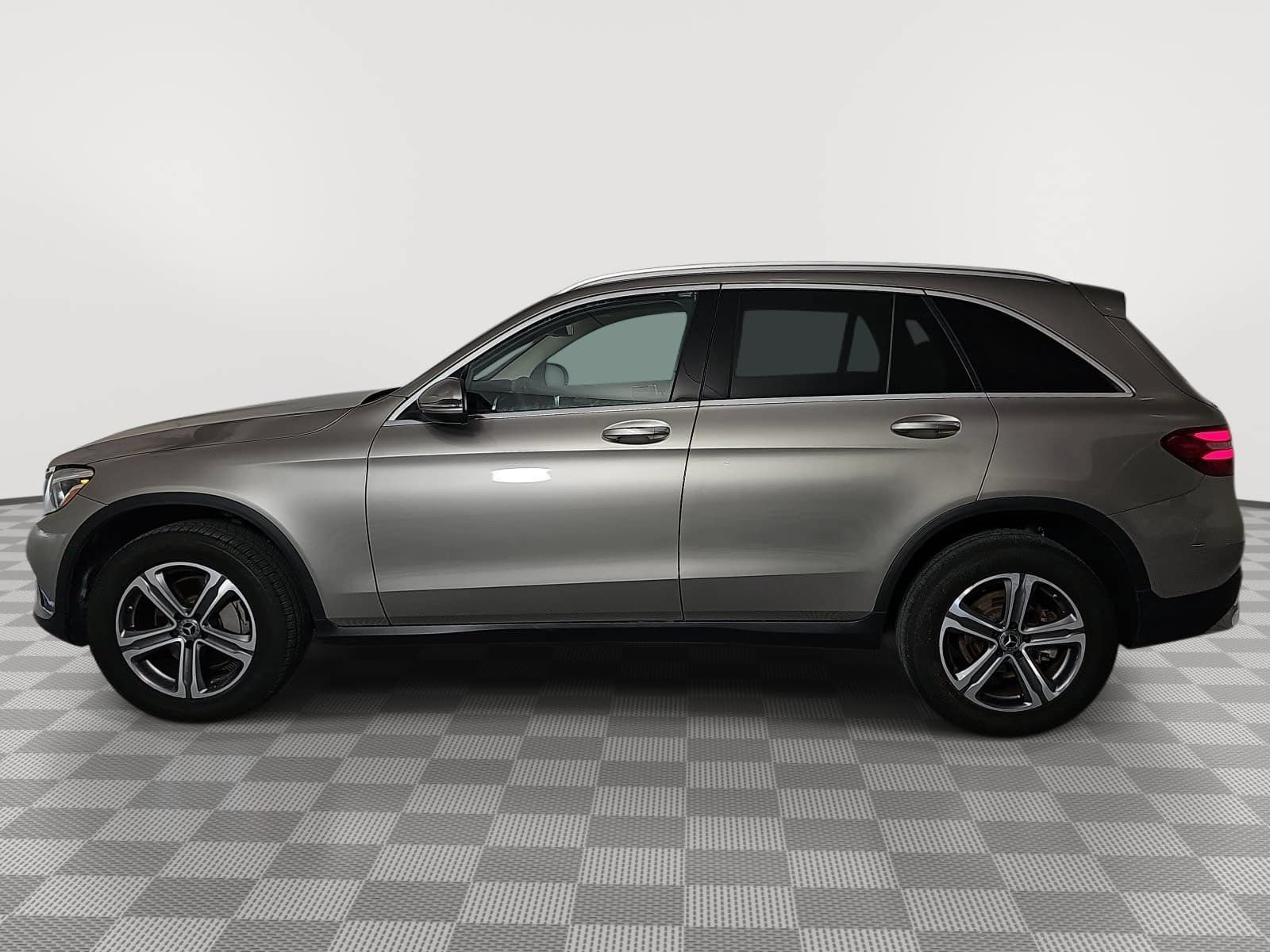 Used 2019 Mercedes-Benz GLC 300 w/ Premium Package image 5