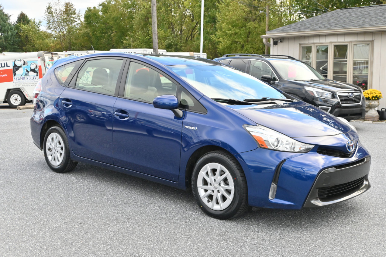 Used 2017 Toyota Prius V Three image 4
