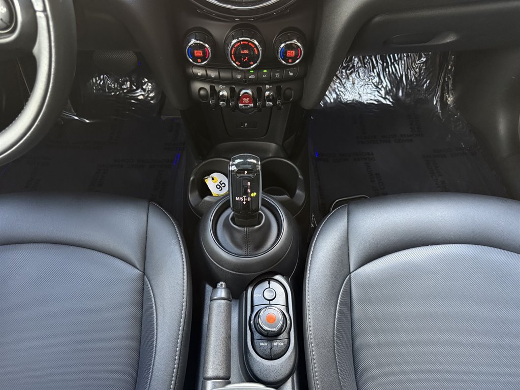 Used 2020 MINI Cooper 4-Door Hardtop w/ Premium Package FWD image 25