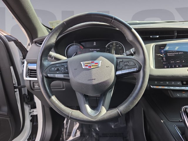 Certified 2023 Cadillac XT4 Luxury w/ Cold Weather Package AWD/4WD image 13