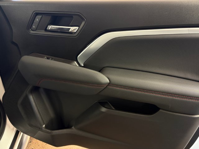 Used 2023 Chevrolet Colorado Z71 w/ Z71 Convenience Package 2 AWD/4WD image 16