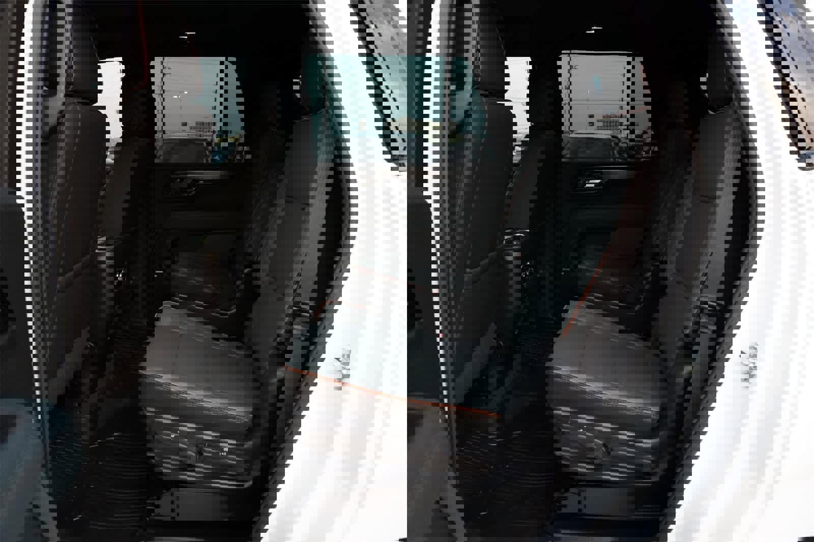 Used 2025 GMC Yukon AT4 w/ AT4 Premium Package image 19