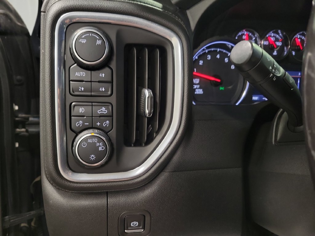 Used 2019 Chevrolet Silverado 1500 RST AWD/4WD image 30