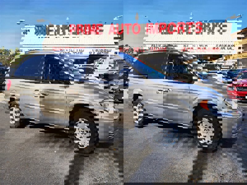 Used 2003 Chrysler Town & Country FWD image 1