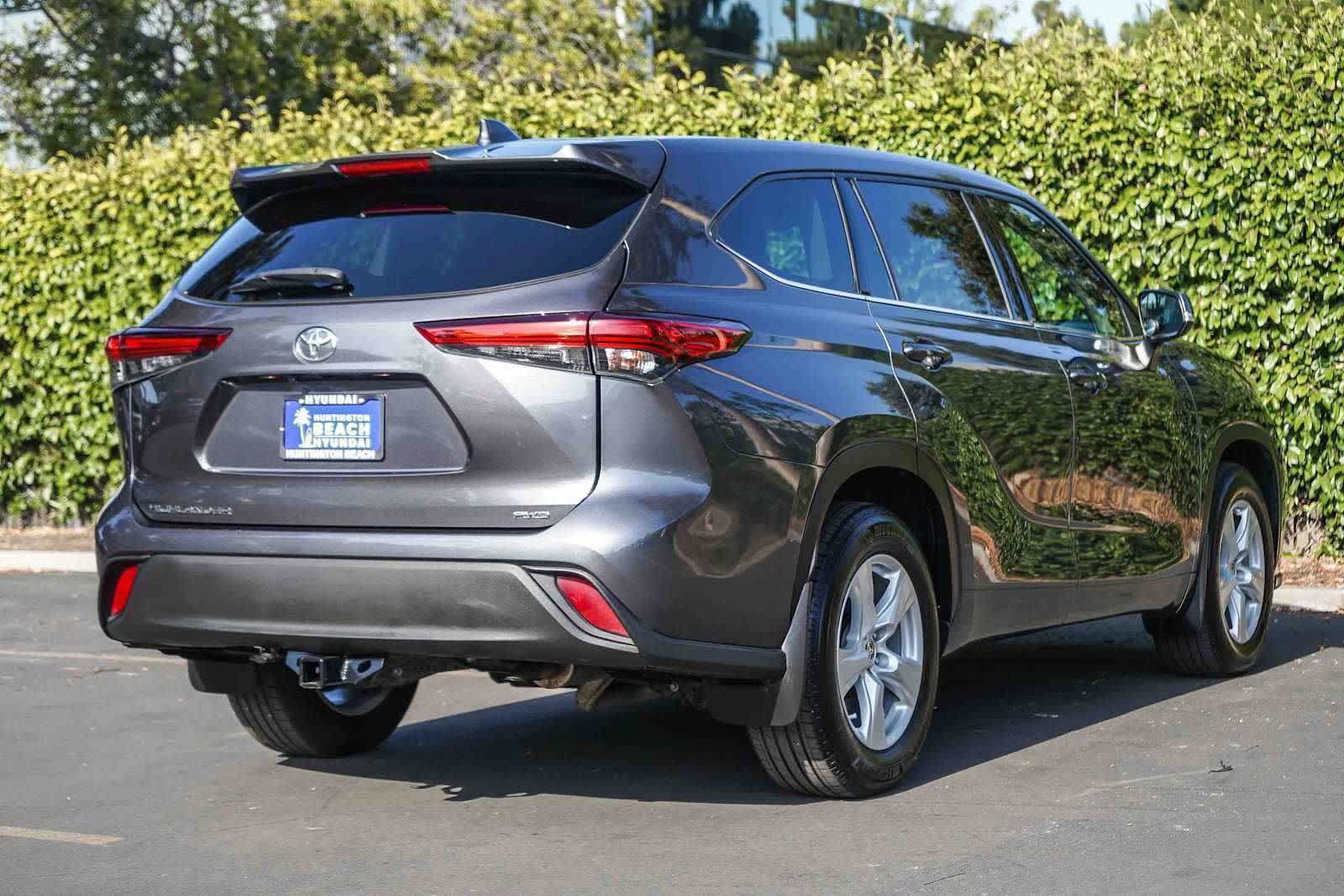 Used 2020 Toyota Highlander L AWD/4WD image 6