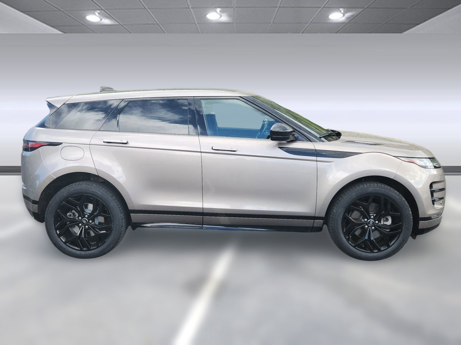 Used 2022 Land Rover Range Rover Evoque R-Dynamic SE image 5