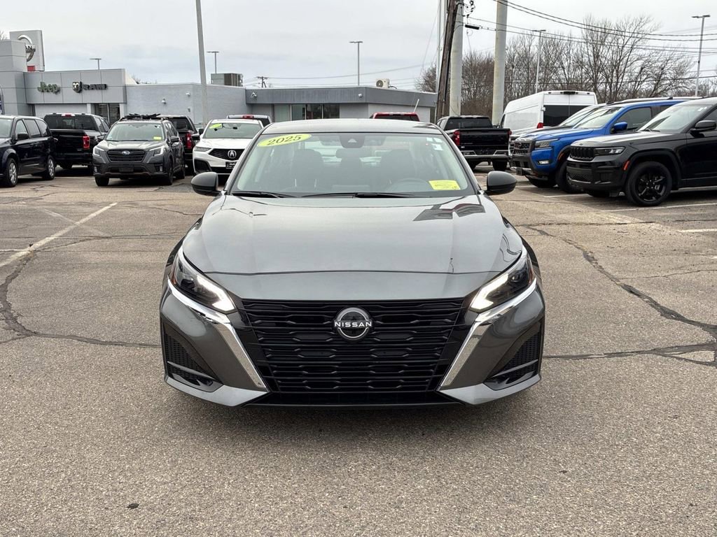 Used 2025 Nissan Altima 2.5 S image 2