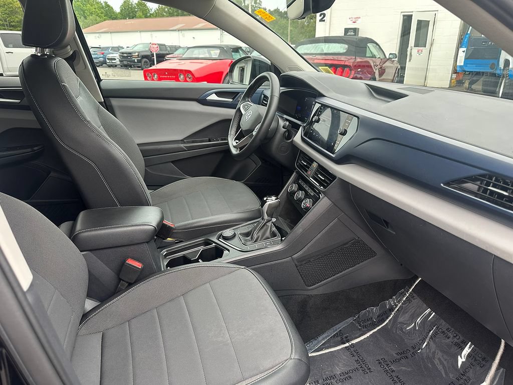 Used 2023 Volkswagen Taos SE w/ Panoramic Sunroof Package AWD/4WD image 21