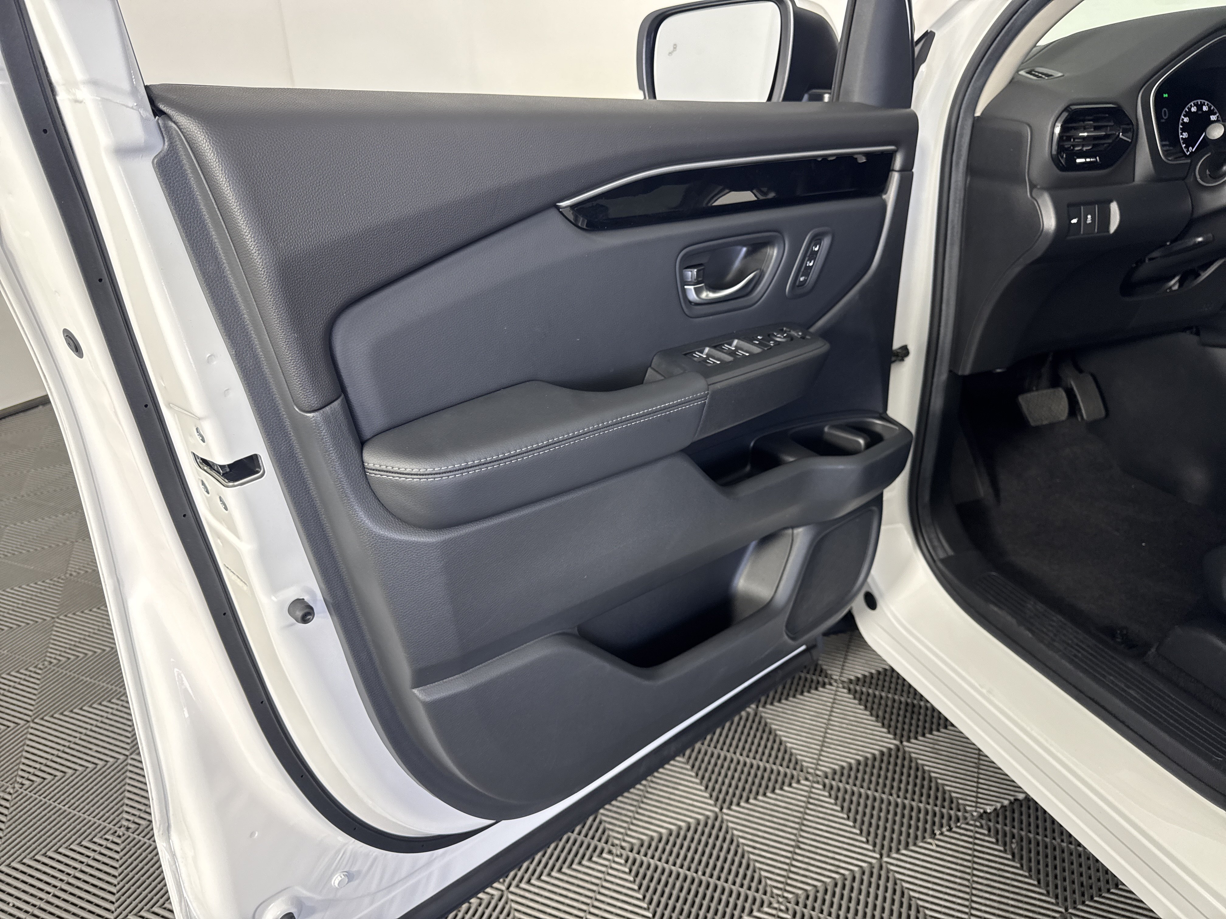 Certified 2025 Honda Pilot EX-L image 13