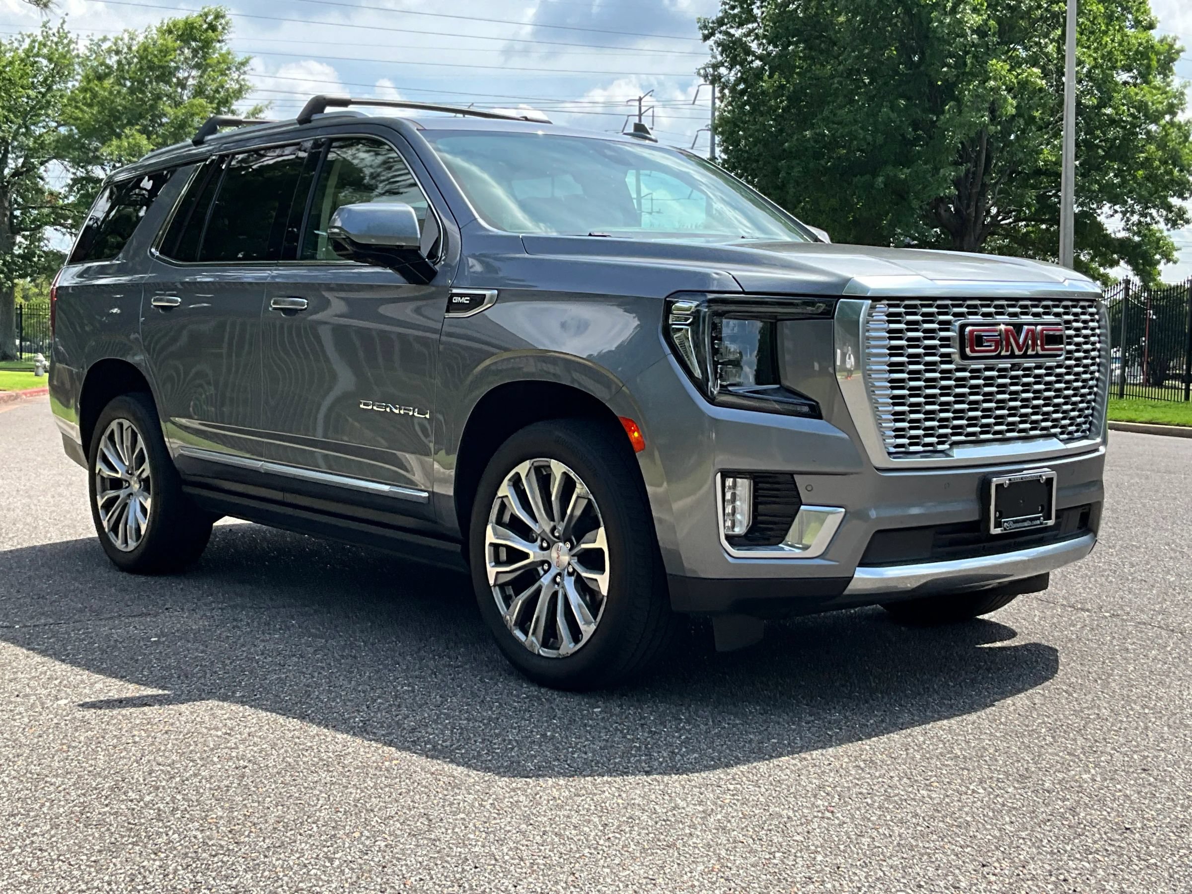 Used 2021 GMC Yukon Denali w/ Denali Premium Package AWD/4WD image 4