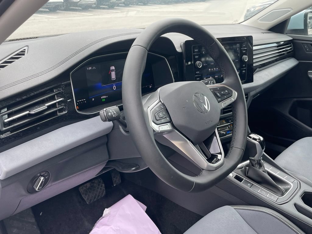 Used 2025 Volkswagen Jetta SE FWD image 10