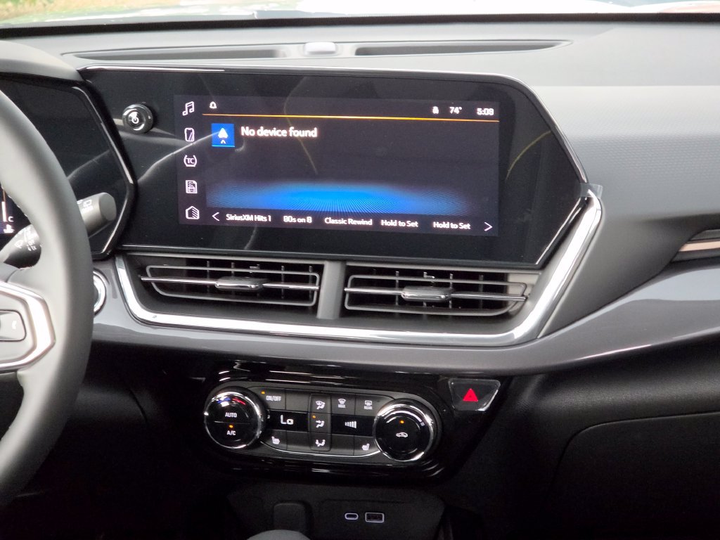 New 2026 Chevrolet Trax ACTIV w/ Driver Confidence Package FWD image 18