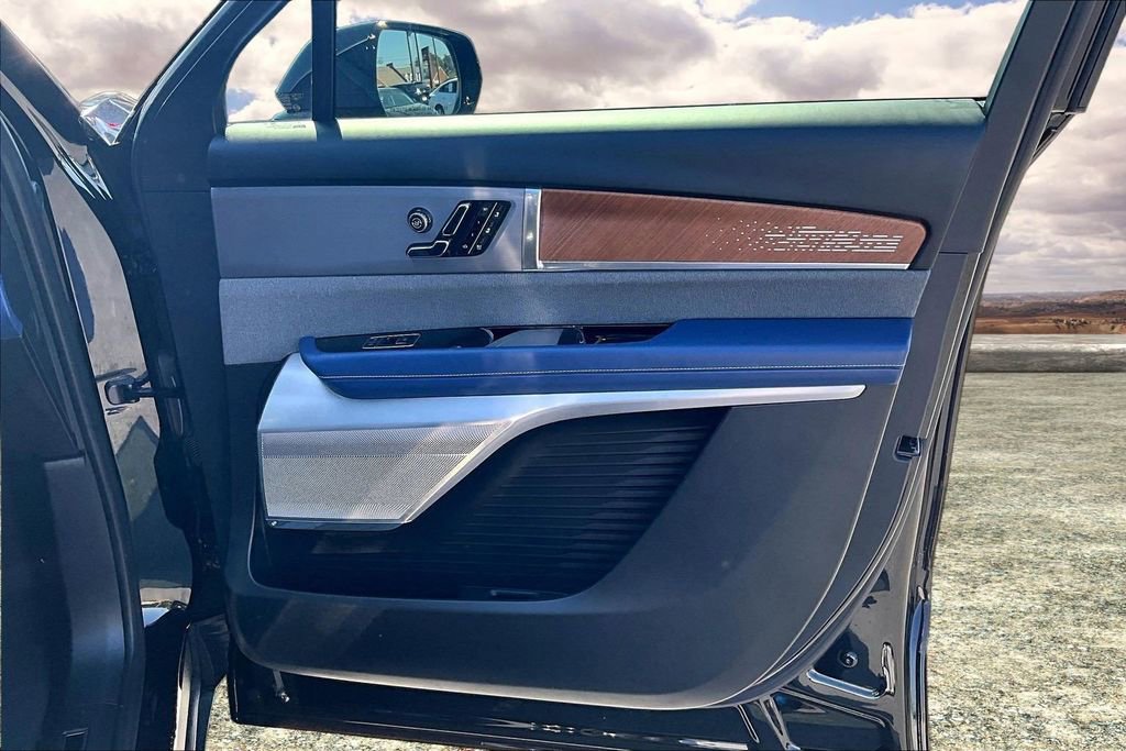 Certified 2026 Cadillac Vistiq Premium Luxury image 27