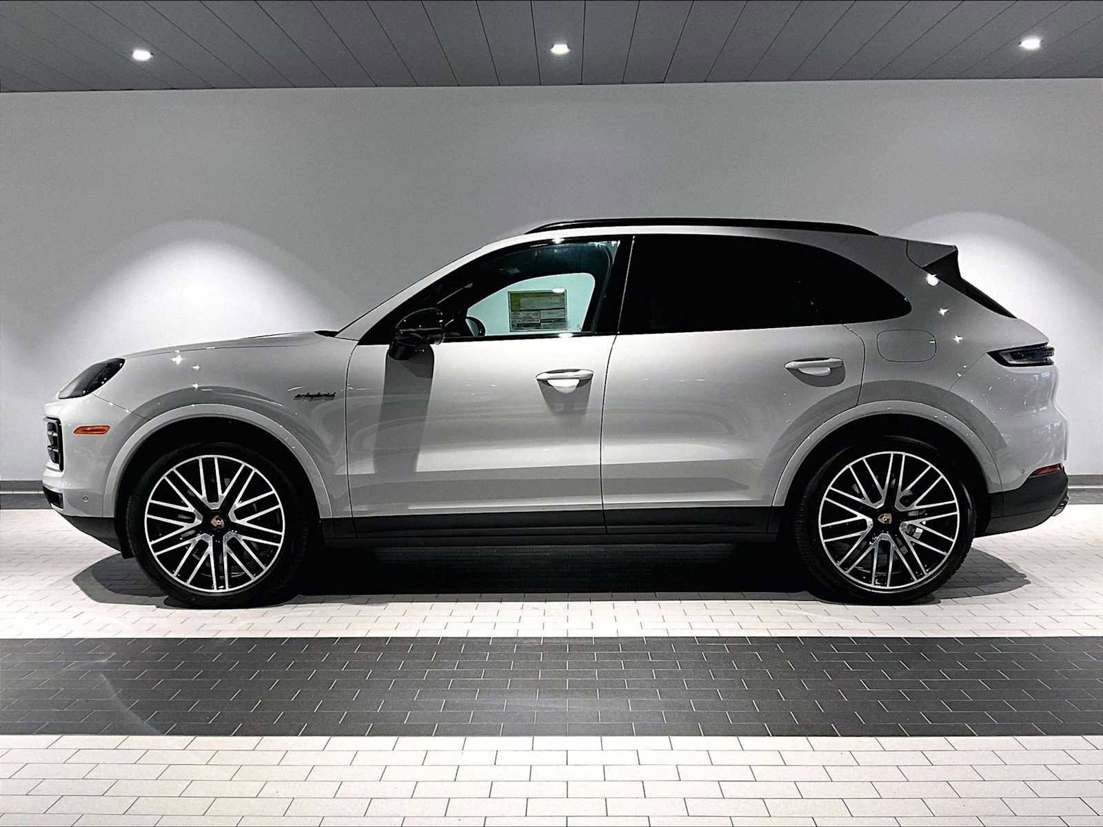New 2026 Porsche Cayenne E-Hybrid image 2