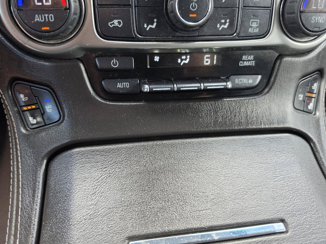 Used 2015 Chevrolet Tahoe LTZ AWD/4WD image 15