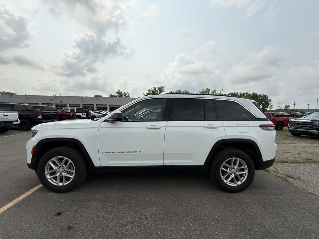 Used 2025 Jeep Grand Cherokee Laredo X w/ Luxury Tech Group I AWD/4WD image 32