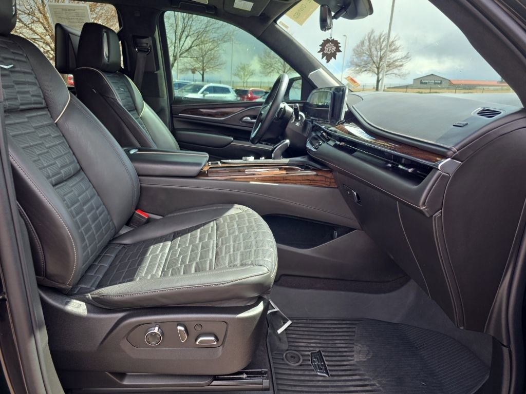 Used 2022 Cadillac Escalade Sport Platinum w/ LPO, ONYX Package image 25