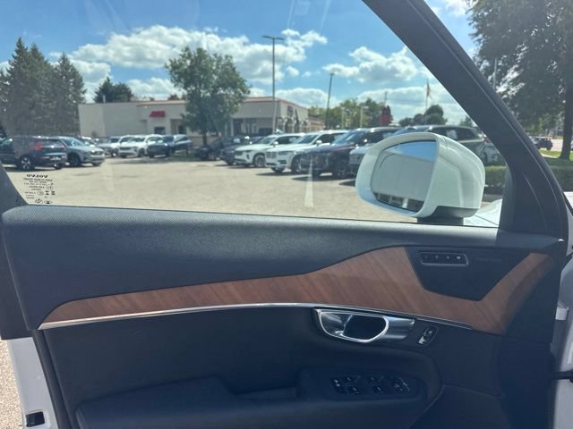 Used 2025 Volvo XC90 T8 Plus w/ Protection Package Premier AWD/4WD image 7
