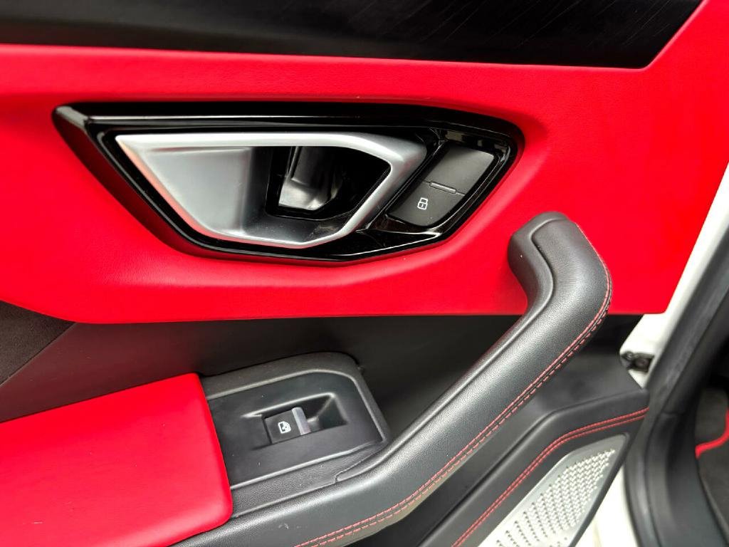 Used 2021 Lamborghini Urus image 23