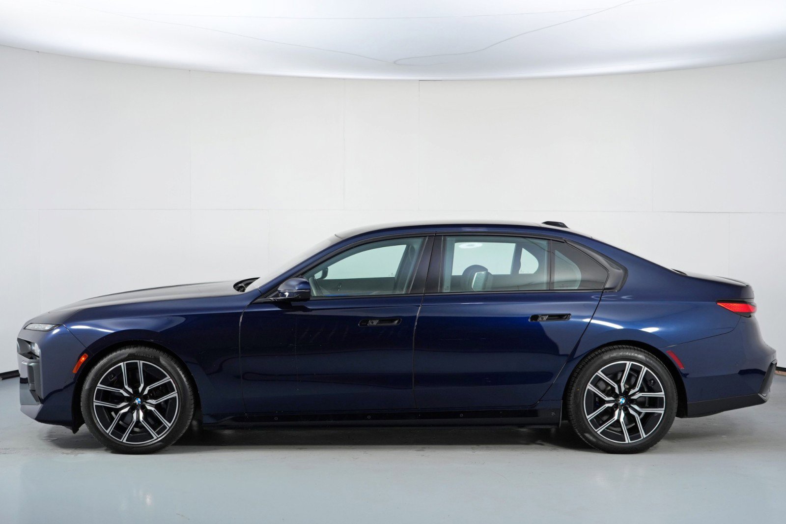Used 2024 BMW i7 xDrive60 w/ Executive Package image 60
