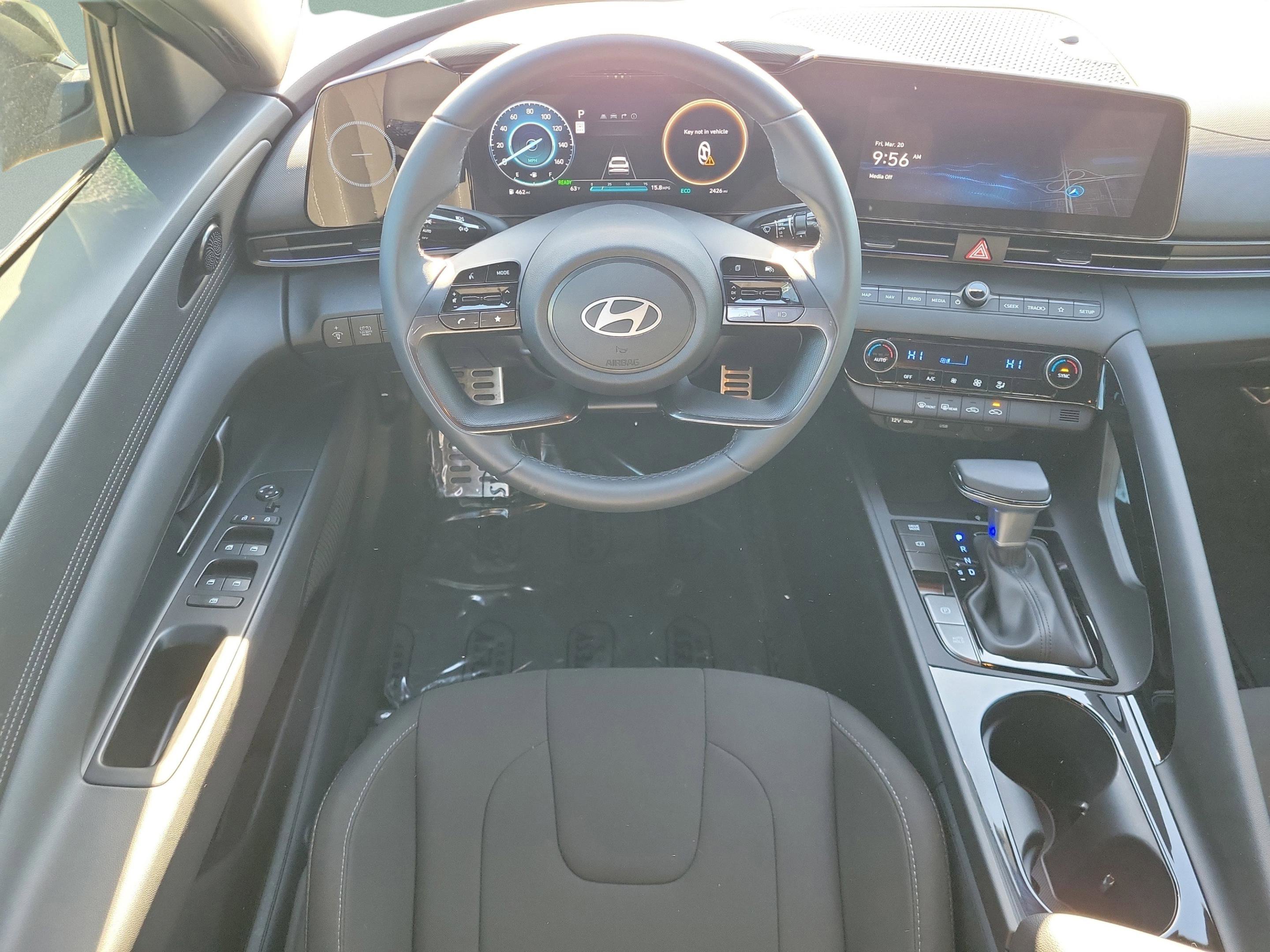 Used 2025 Hyundai Elantra SEL image 14